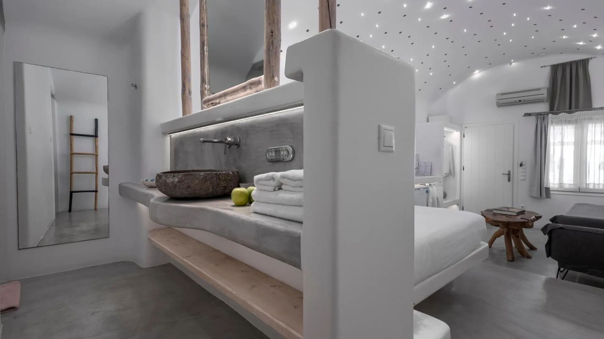 Apart-hotel Flaskos Luxury Suites Agios Stefanos
