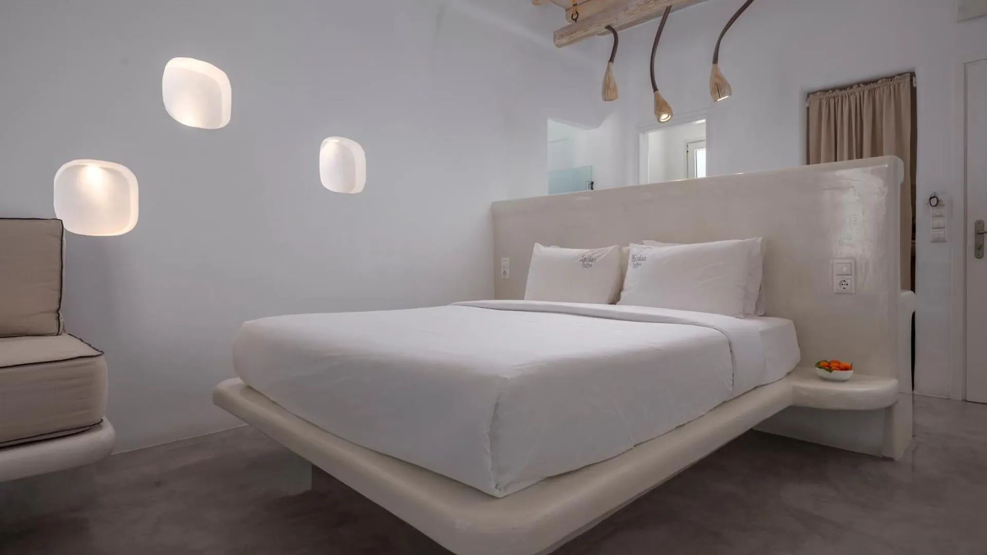 Flaskos Luxury Suites Agios Stefanos  Apart-hotel