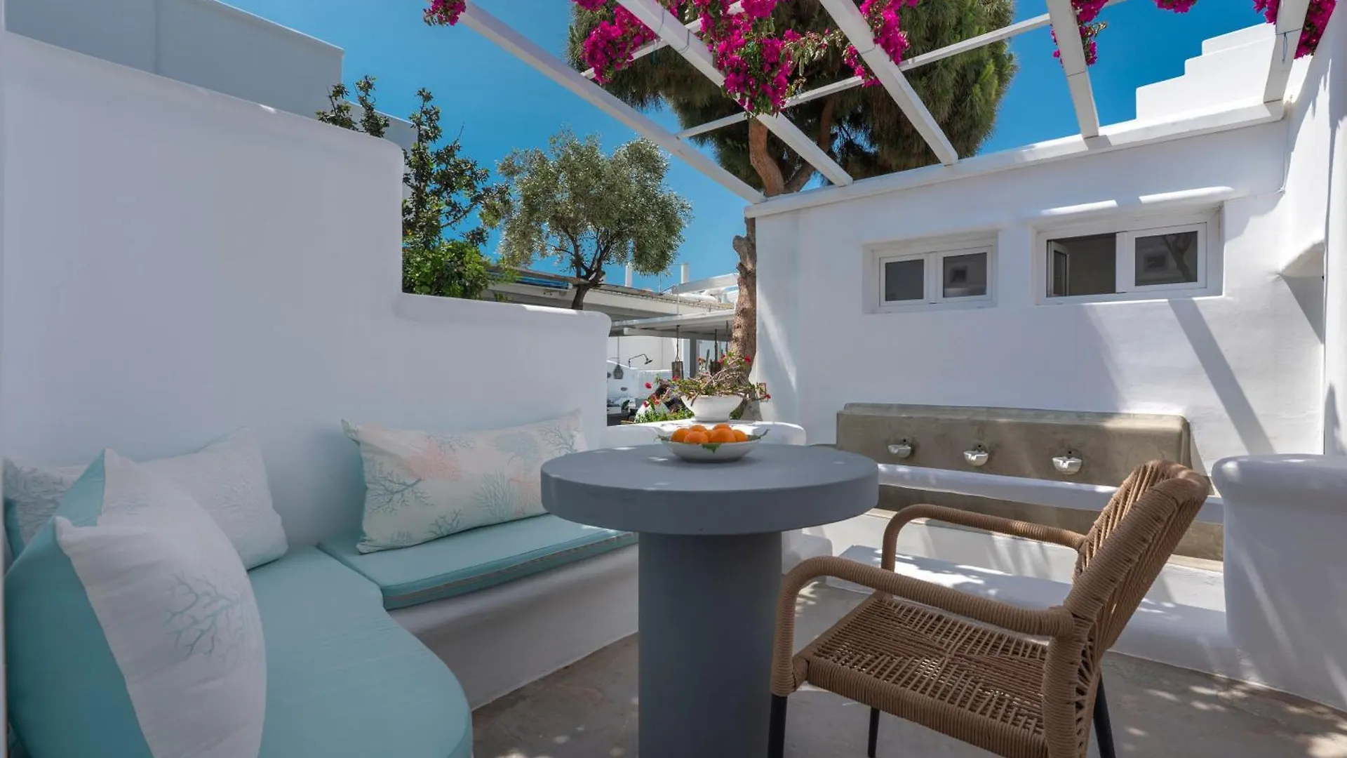 Flaskos Luxury Suites Agios Stefanos  Apart-hotel