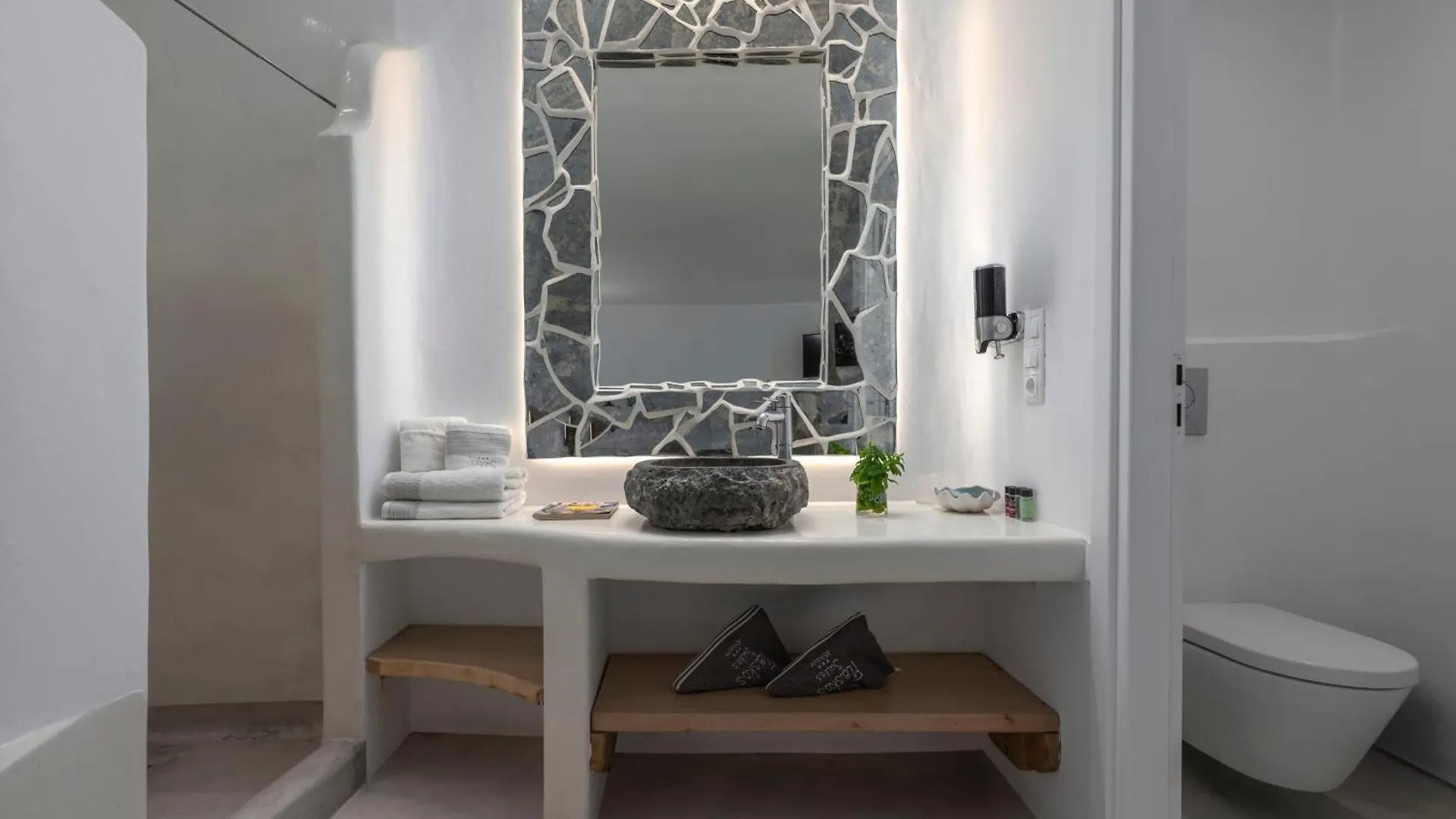 Flaskos Luxury Suites Agios Stefanos  Grécia