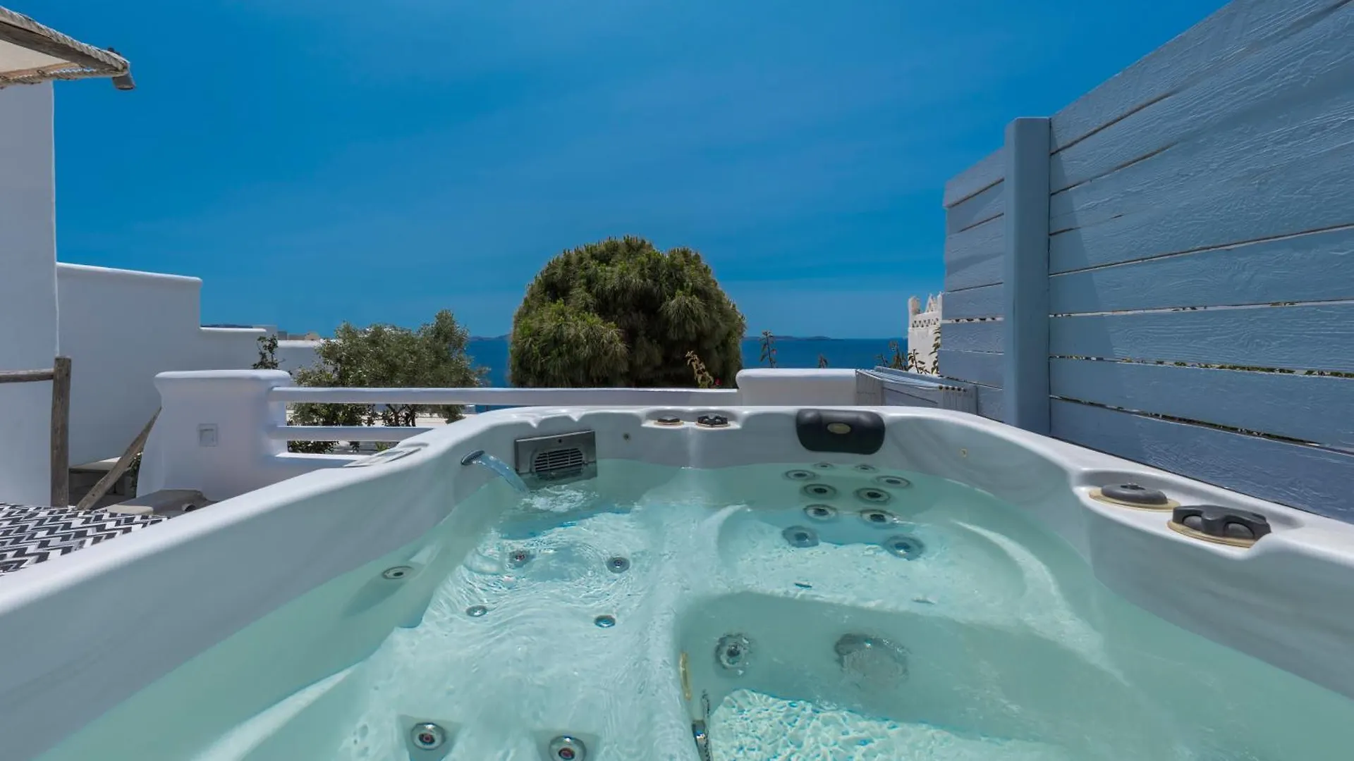 Flaskos Luxury Suites Agios Stefanos  Grécia