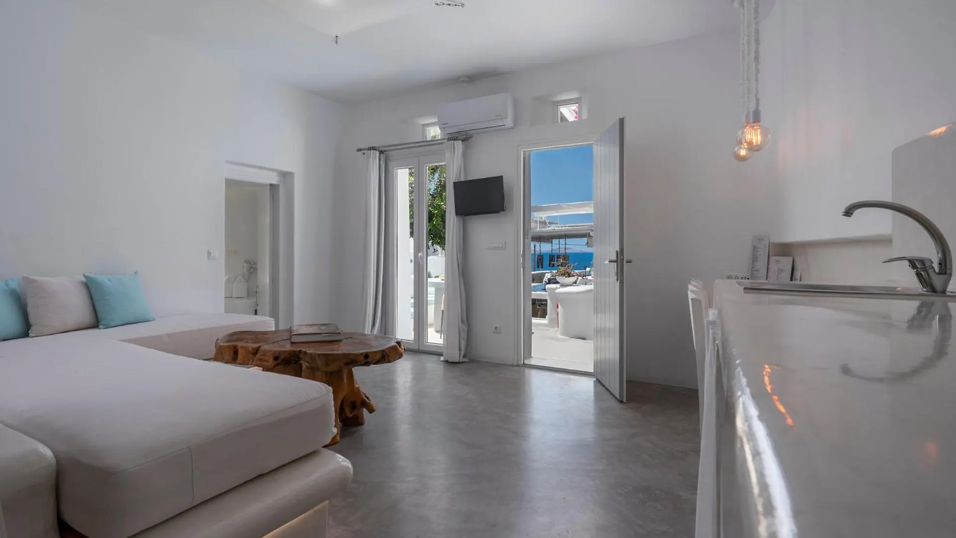 Flaskos Luxury Suites Agios Stefanos