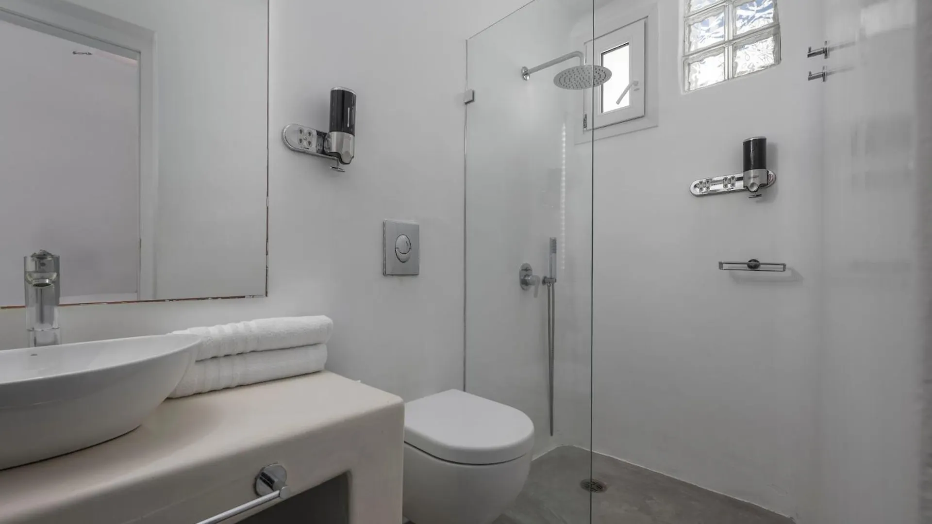 Flaskos Luxury Suites Agios Stefanos  Apart-hotel