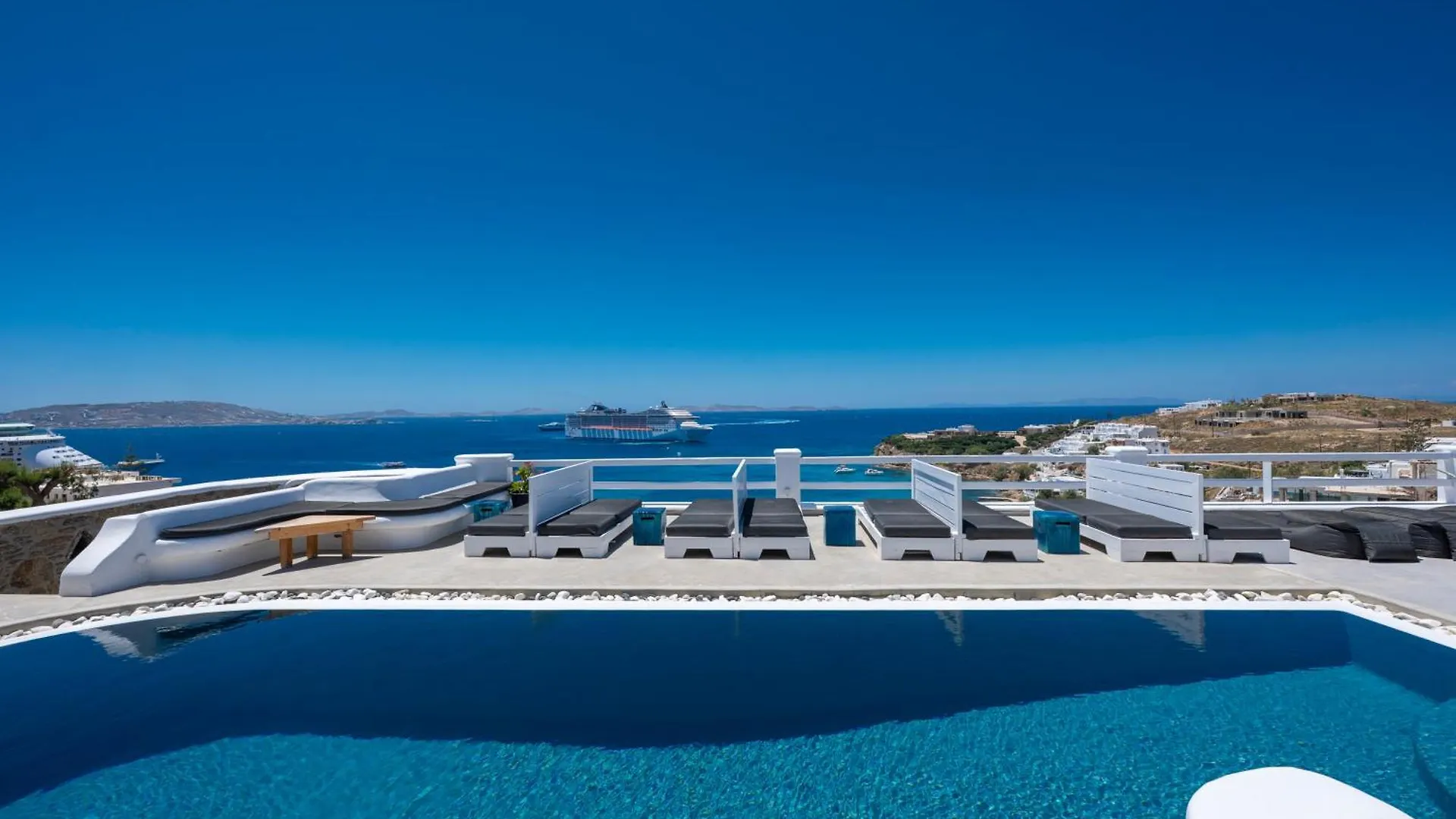 Apart-hotel Flaskos Luxury Suites Agios Stefanos