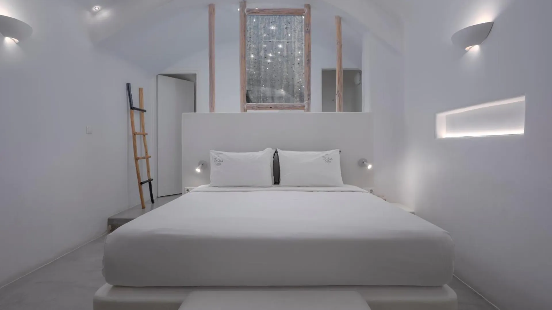 Flaskos Luxury Suites Agios Stefanos  Grecia