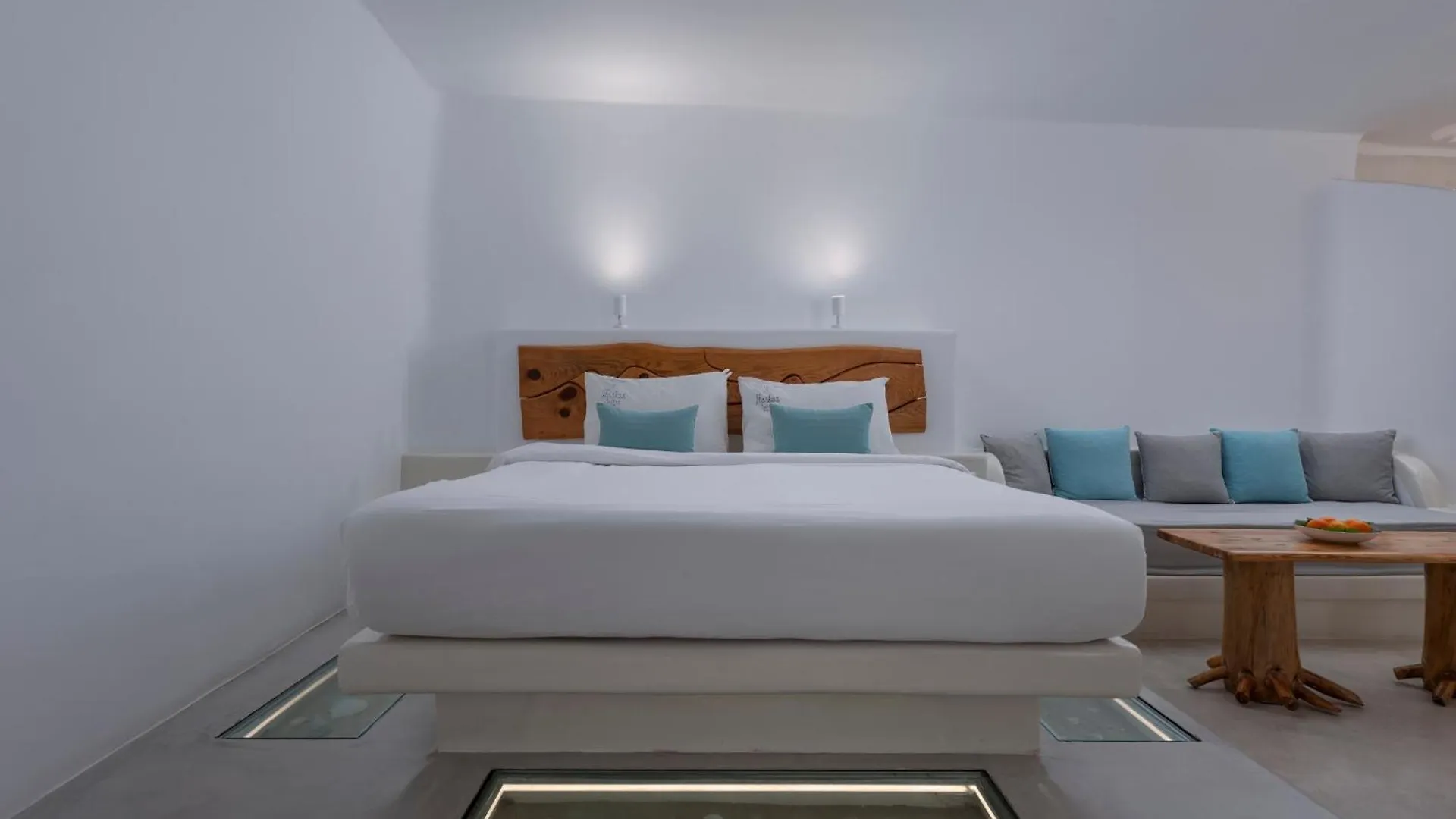 **** Aparthotel Flaskos Luxury Suites Agios Stefanos  Řecko