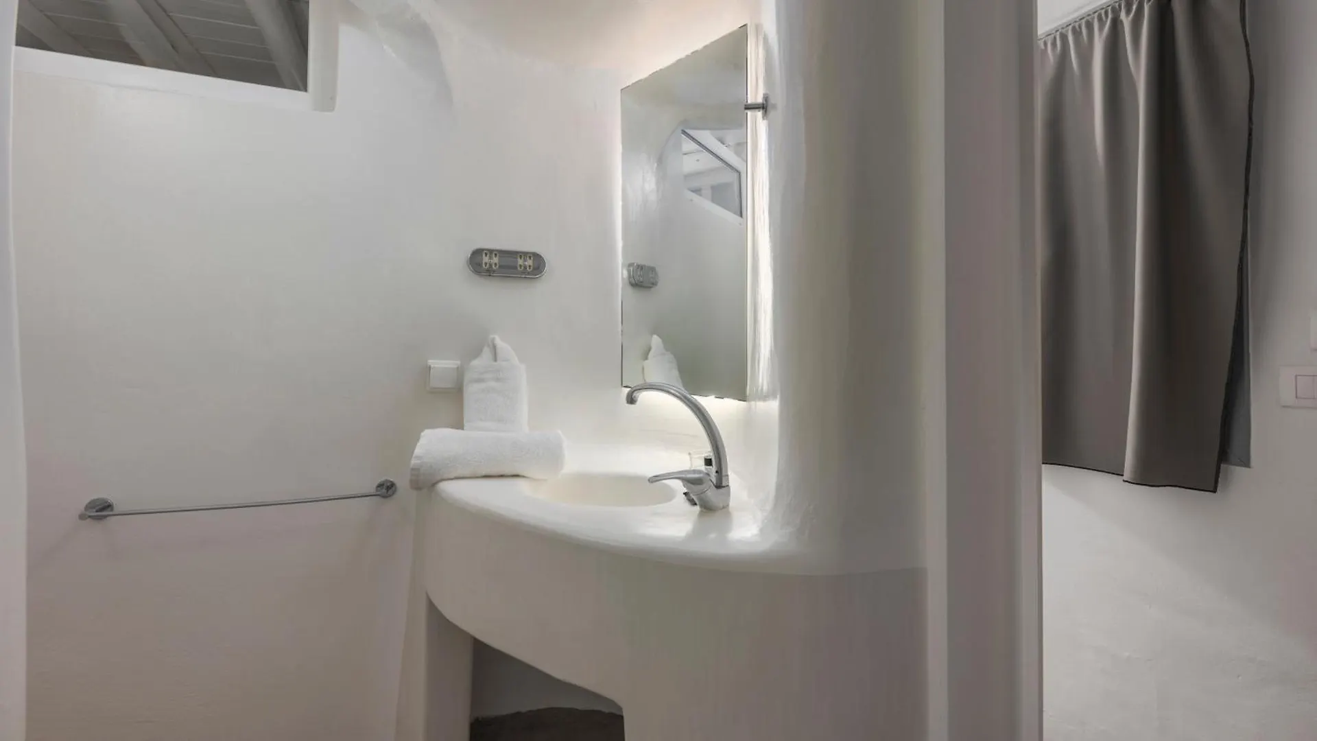 Flaskos Luxury Suites Agios Stefanos